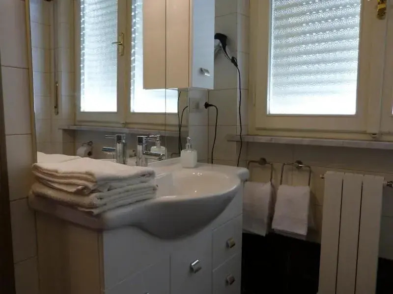 Airport Pisa Rooms