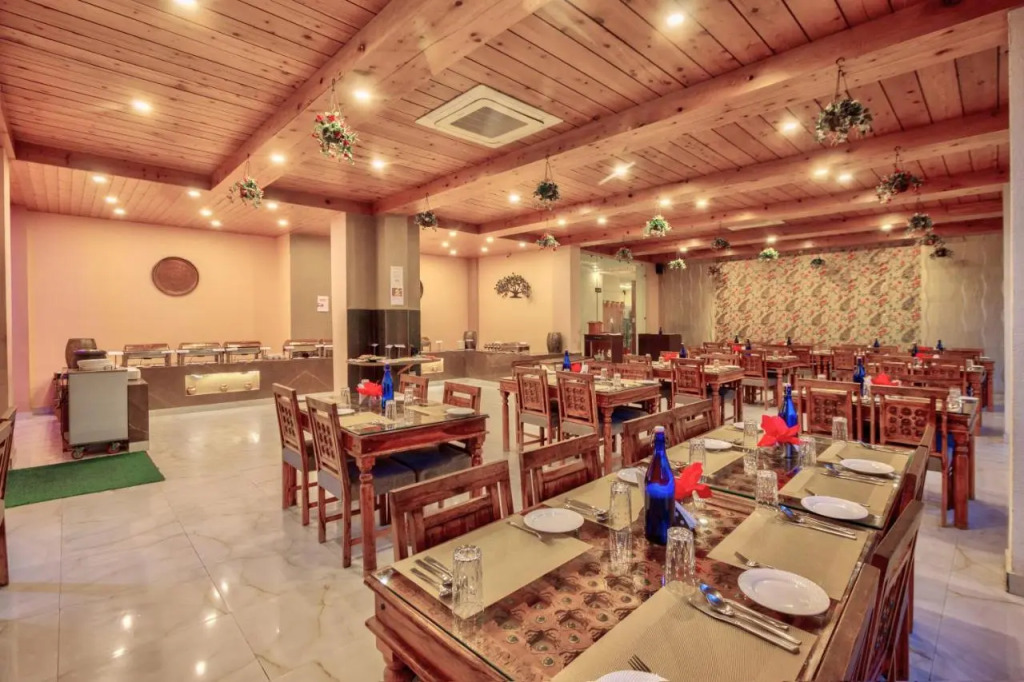 Snow Flakes Resort And Spa Centrally Heated Luxury Resort