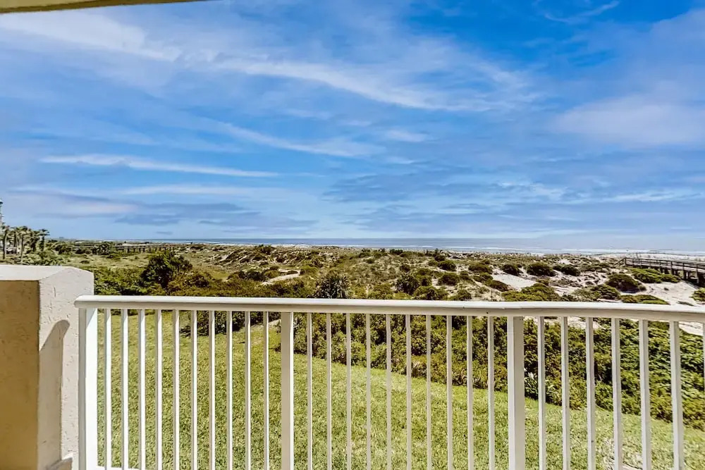 Oceanfront, 2nd-floor Condo With Balcony, Hdtvs, Wifi, AC & Shared Pool