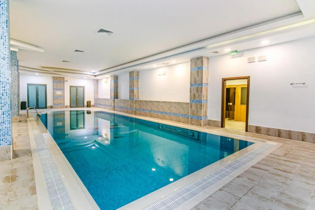 Apartment near Four Seasons