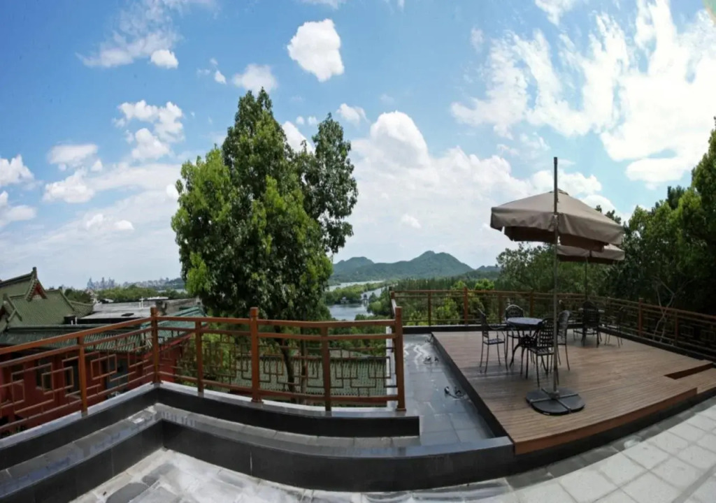 Huabei Hotel on West Lake