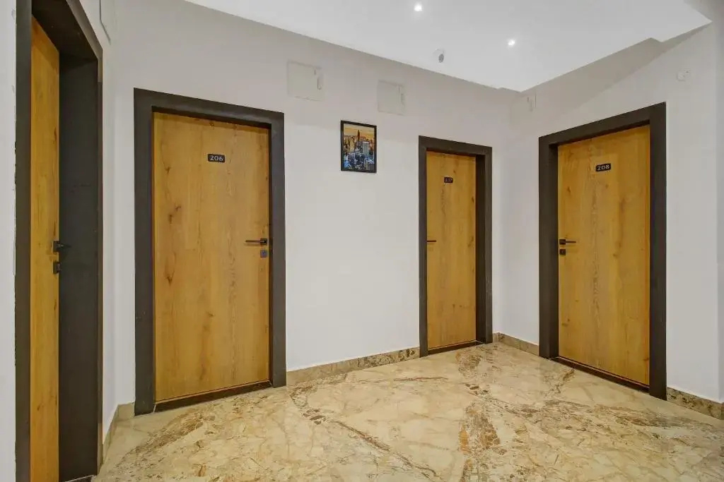 Super Townhouse OAK Hitec City Near Image Hospital
