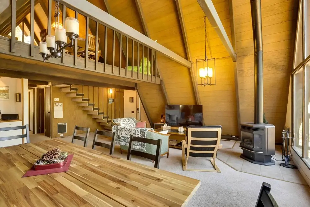 Spacious Cabin w/ Deck, < 3 Mi to Donner Lake