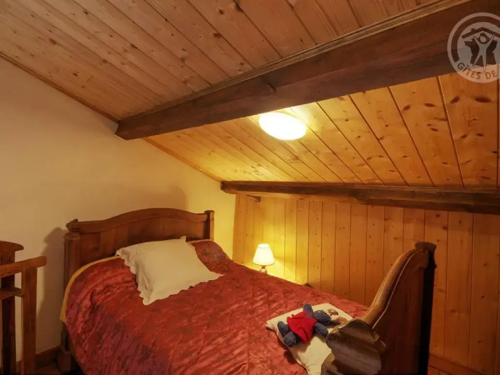 Gîte Authentique 16e Siècle avec Cheminée Près de Burdignes - FR-1-496-101