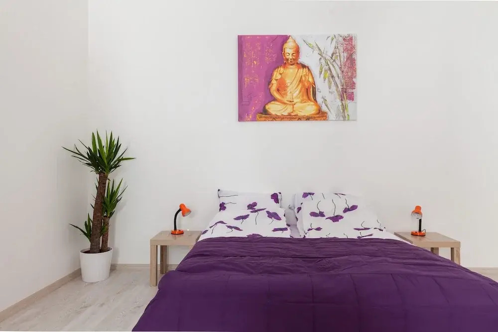 Elisabeth Room Purple