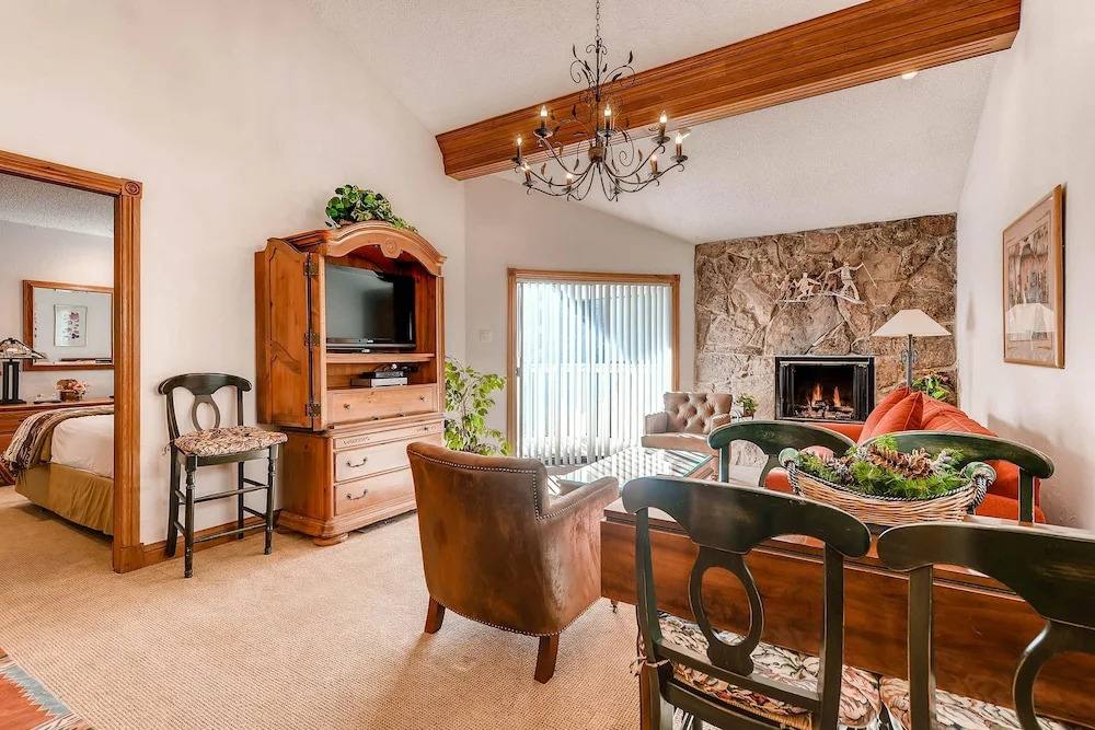 Westwind 406 2BD 2BA Gold Condo
