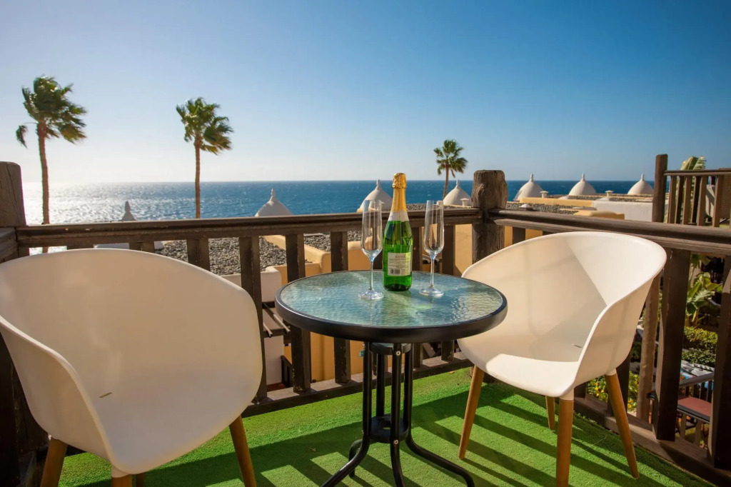 Altamar  52 with balcony&pool By CanariasGetaway