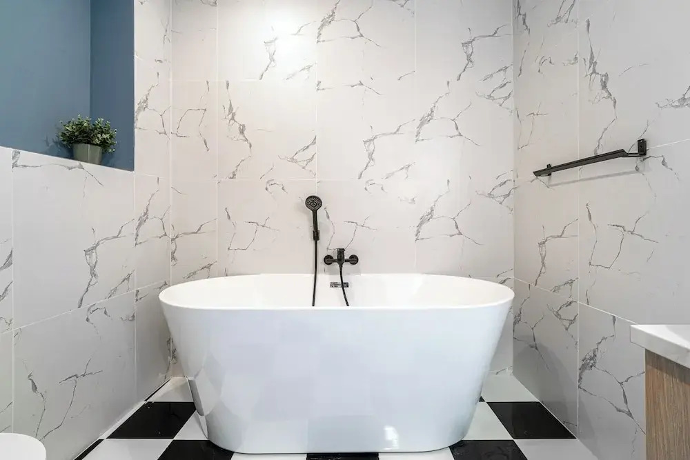 Playful & Trendy 2BR on Regina Elisabeta, Steps to Cismigiu Gardens | Bathtub & Boulevard Views
