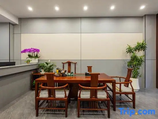 Ningbo Boman Hotel (Beilun Honglian Subway Station)