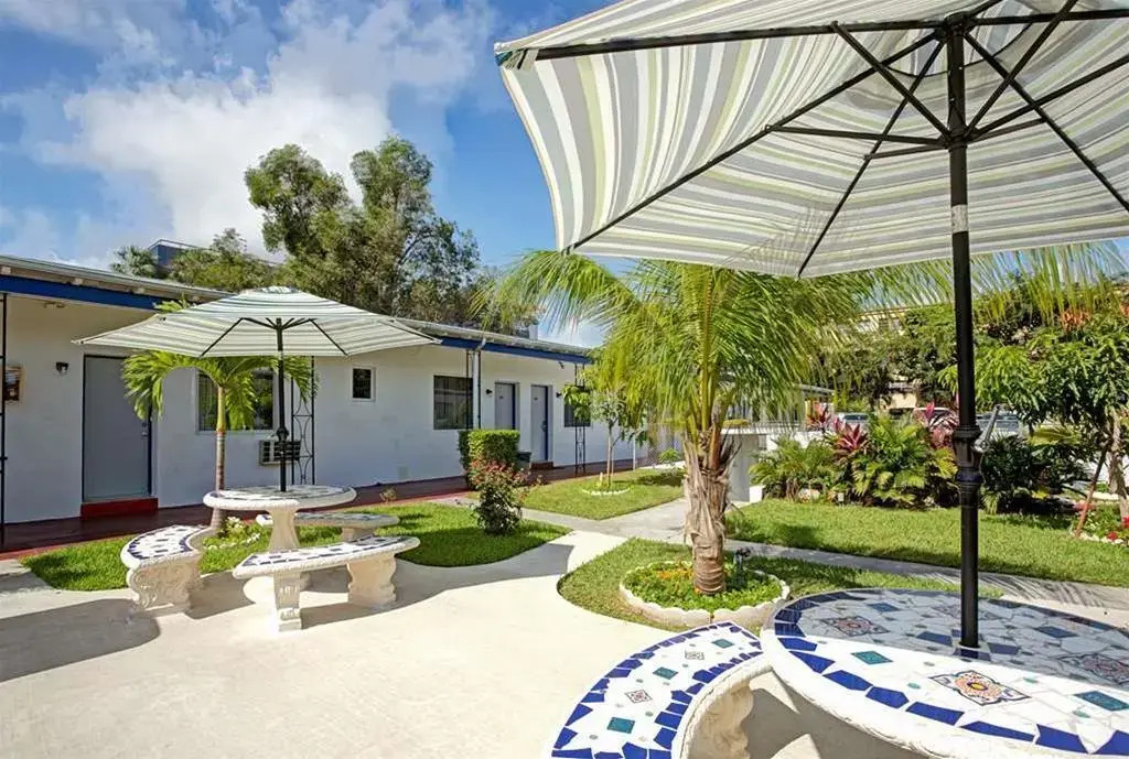 Sun And Surf Inn