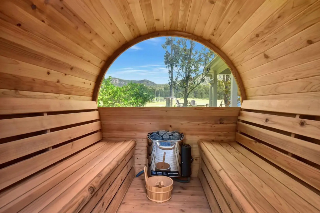 Brokenback Vineyard Luxe Homestead at Oakvale Wines