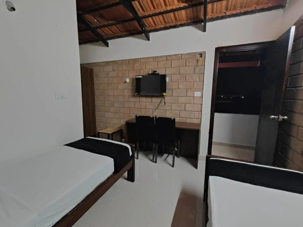 Minimal Poshtel
