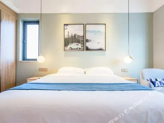 Xinyang Celebrity Art Hotel
