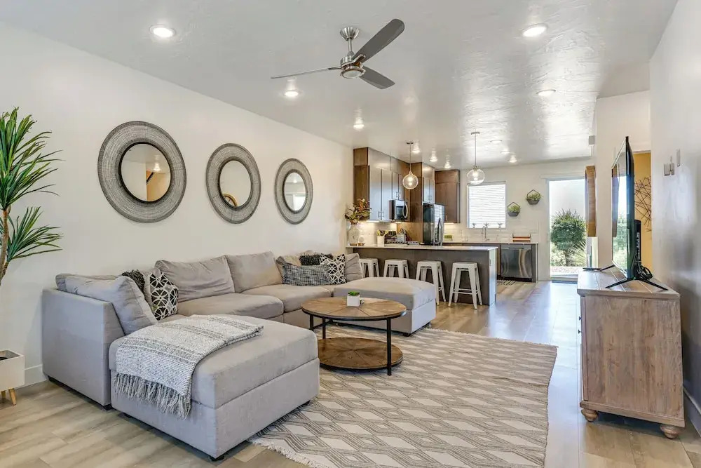 7 Mi to Snow Canyon: Townhome w/ Arcade Games!