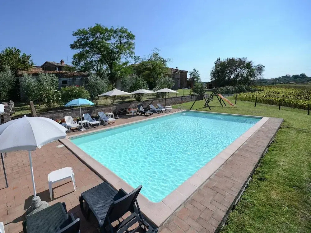 Cozy Farmhouse in Castiglione del Lago With Swimming Pool