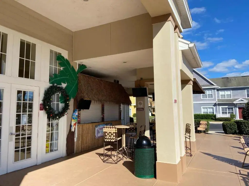 Beautiful town home 5 miles from Disney entrance