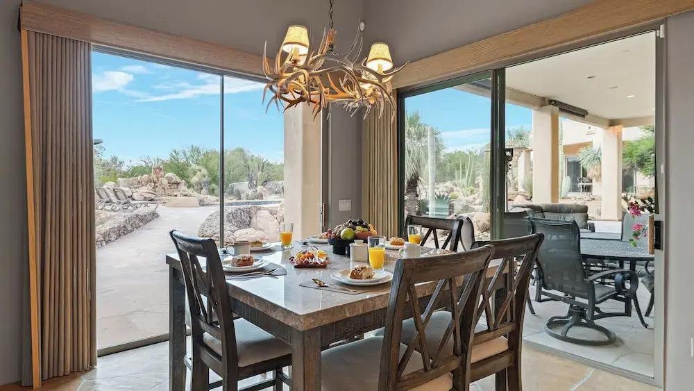 5bdr Oasis w/ Waterfall Pool, Hot Tub, Desert View Desert Cascase by Avantstay