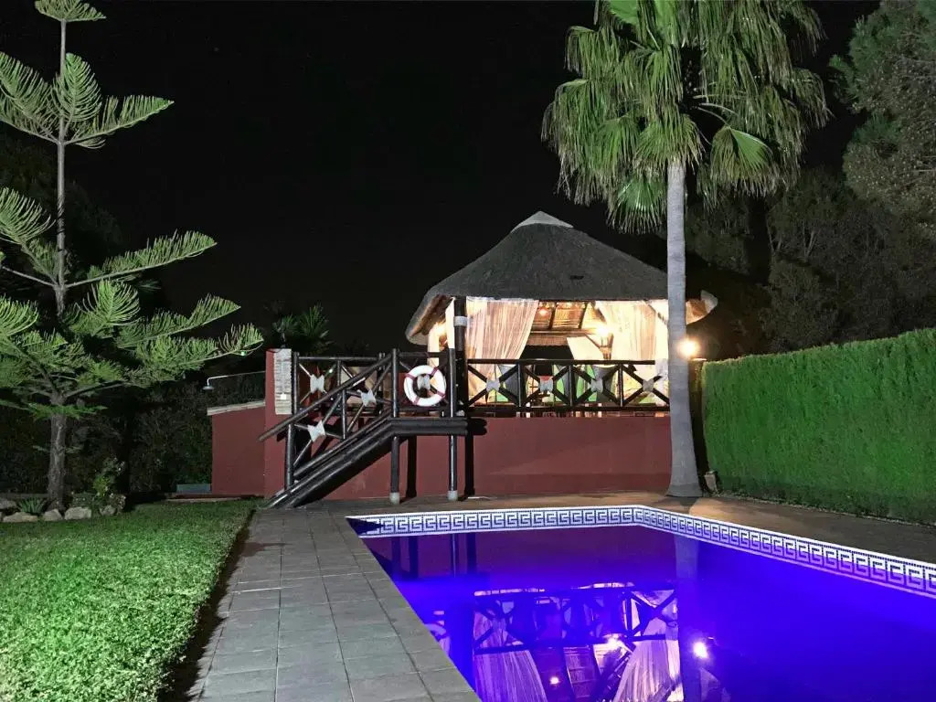 VILLA NABRISA MARBELLA, 5 BEDROOM, PRIVATE POOL, GARDEN, BBQ