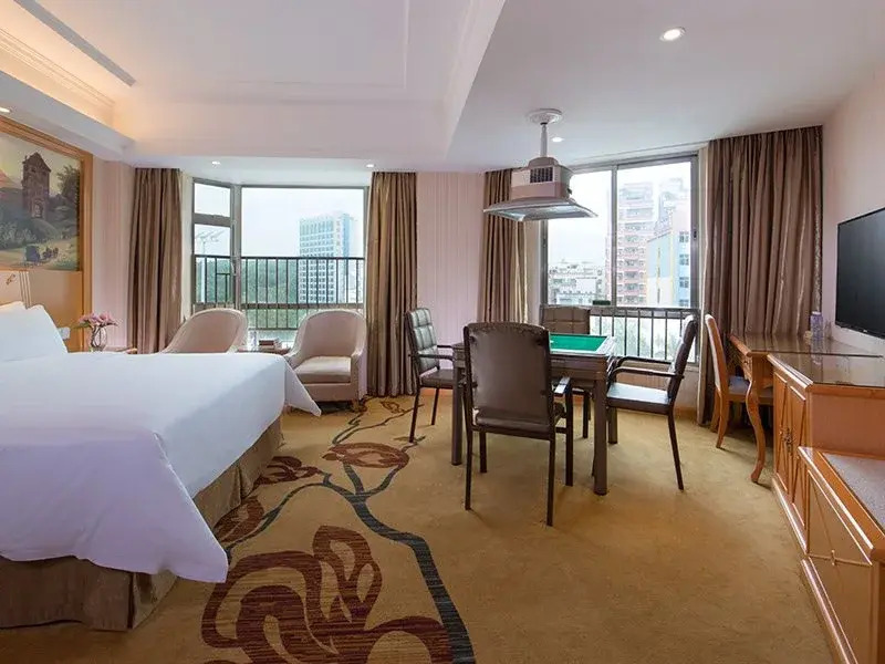 Vienna Hotel Shenzhen Dalang Clothing Base