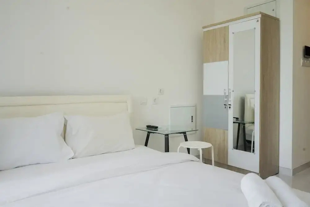 Comfy and Cozy Stay Studio Room at Sky House BSD Apartment By Travelio