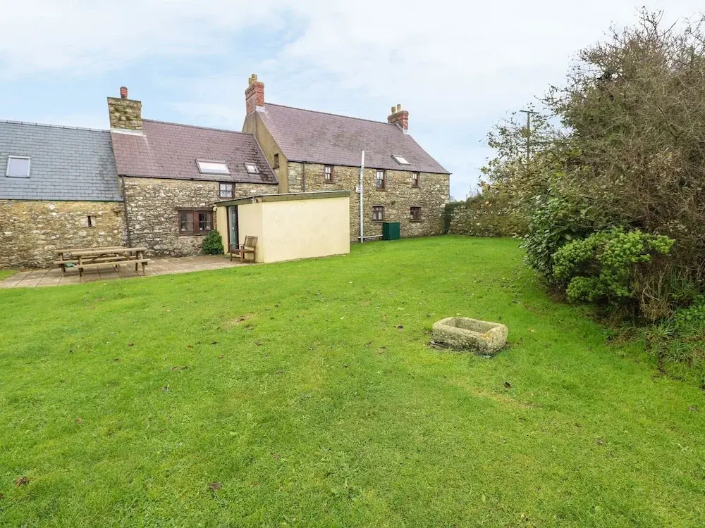 Gwryd Bach Farmhouse