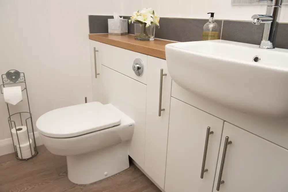 Super King Lodge-sleeps 2-hottub-sea View