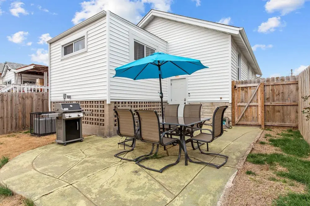 Blue Door Bungalow | JZ Vacation Rentals