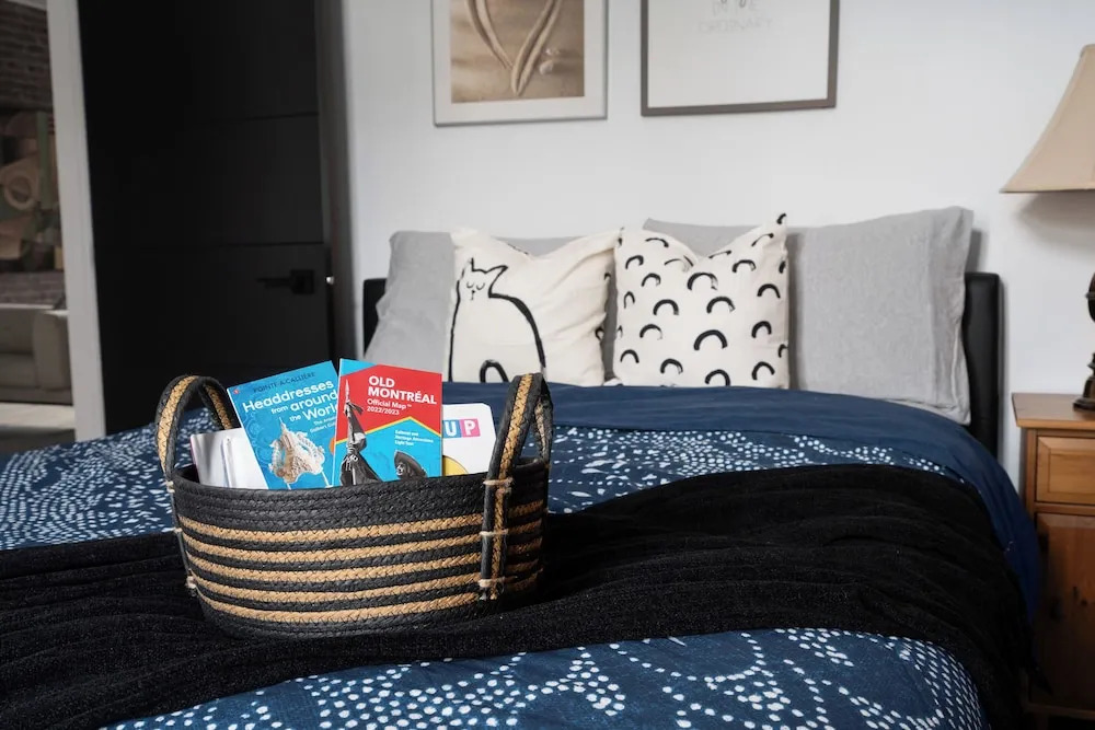 Downtown Luxe - Parking, Metro, King Bed, Sleeps 6