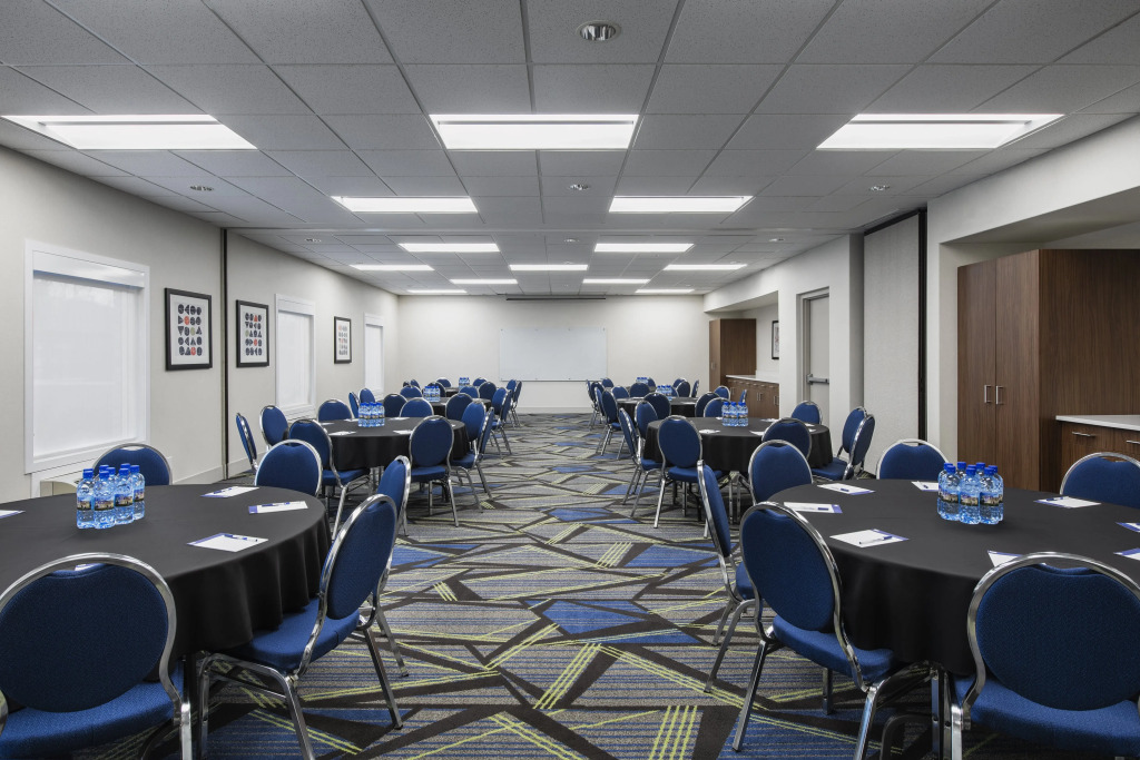 Holiday Inn Express & Suites Saskatoon Centre by IHG
