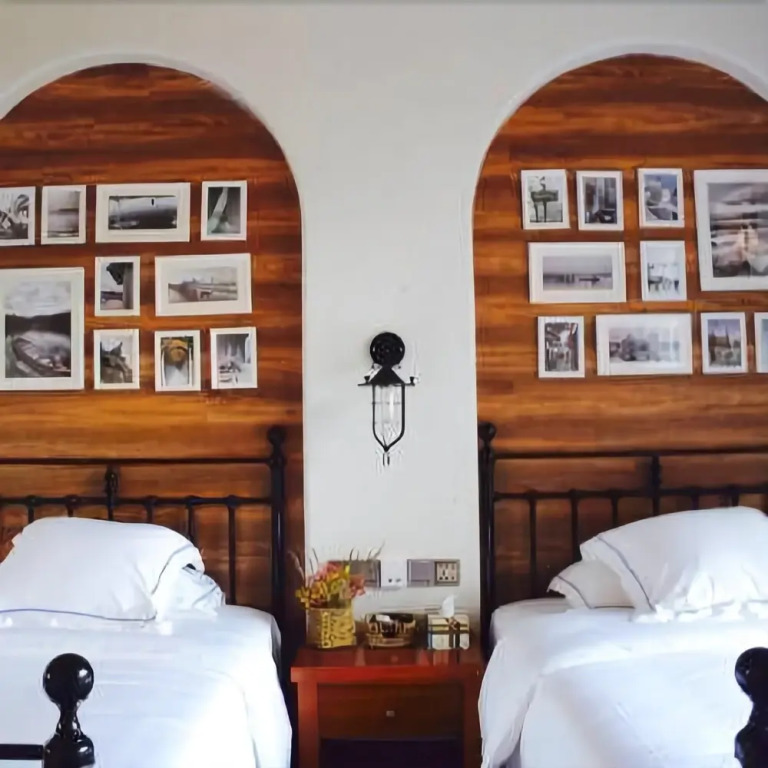 Lugu Lake Xiyue Wetland Landscape Hotel