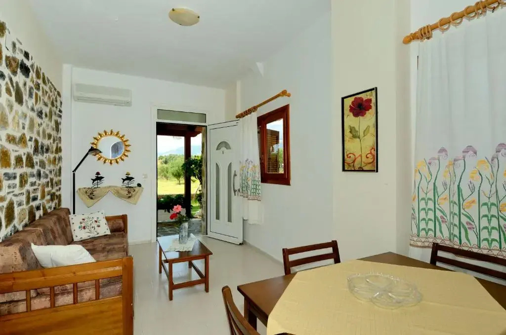 Albatros Studios & Apartments
