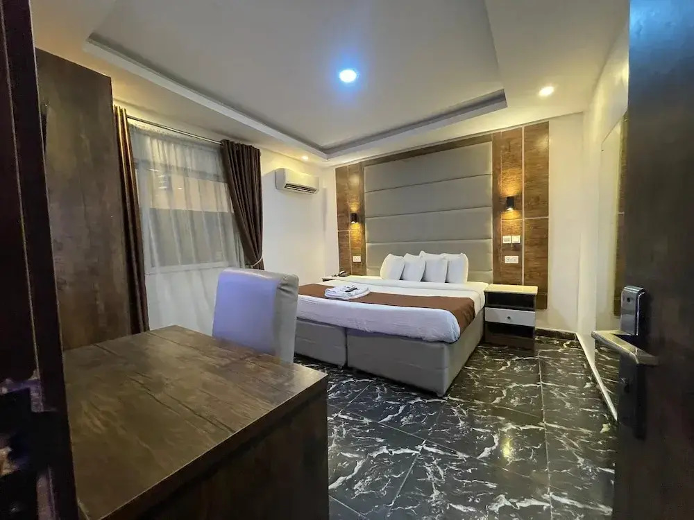 Presken Hotel Reliance
