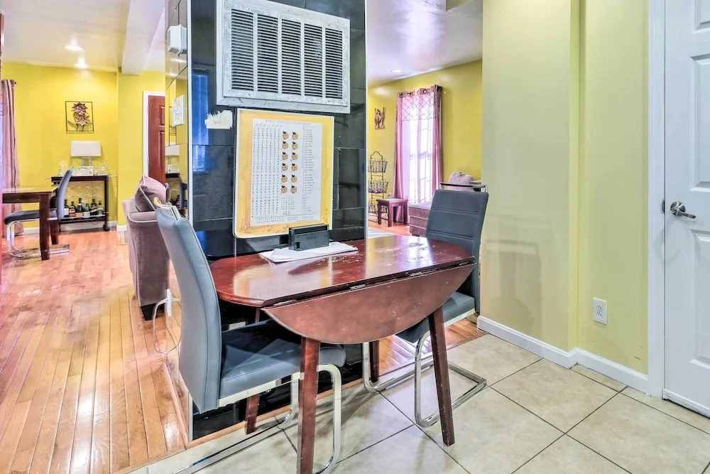 5 Mi to National Mall: Home in Washington DC