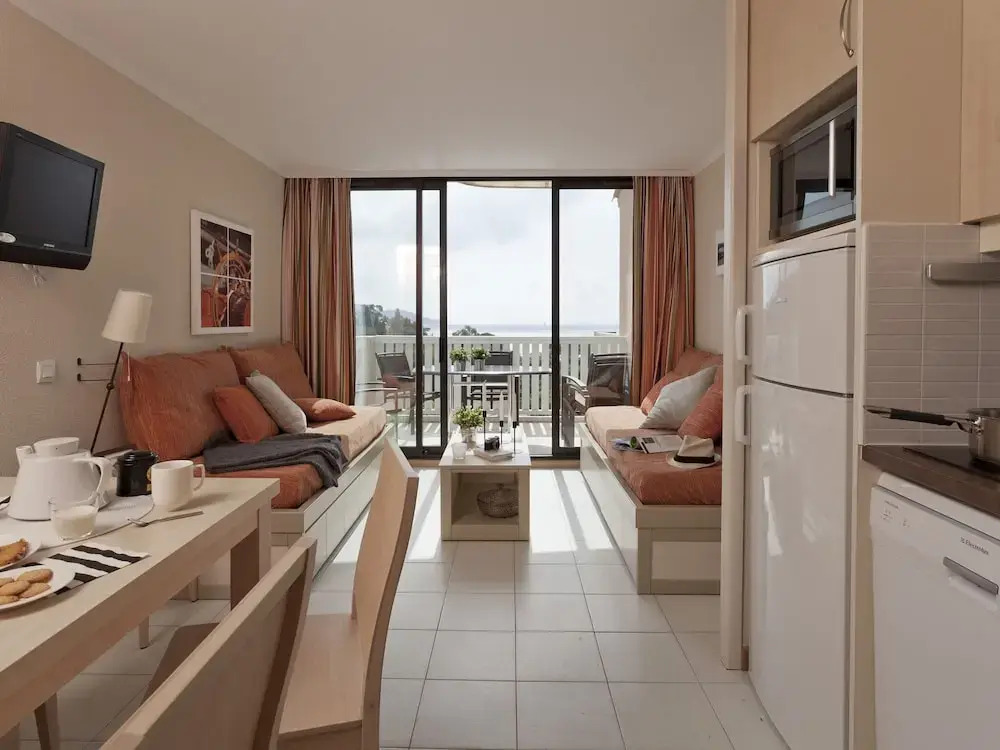 Attractive Apartment With Dishwasher, in Cozy Coastal Town