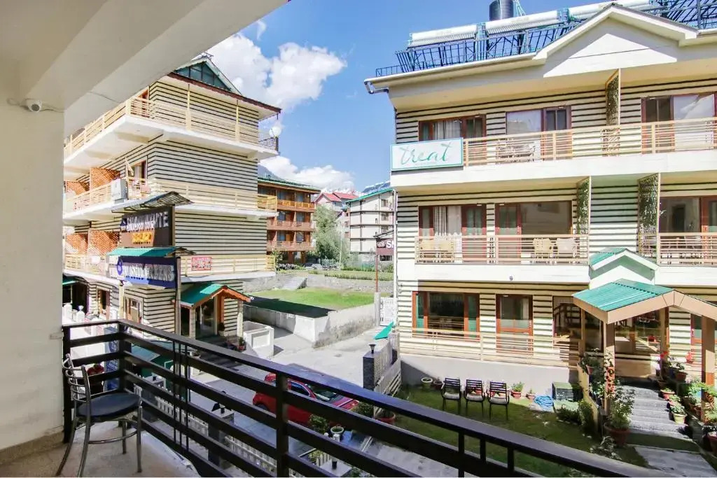 Fabhotel Royal Galaxy