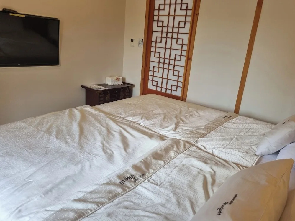 Wiyeonjae Hanok Stay