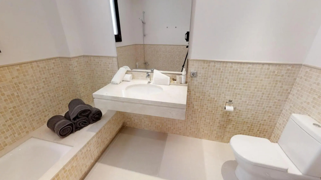 27175-Luxury Villa with heated pool