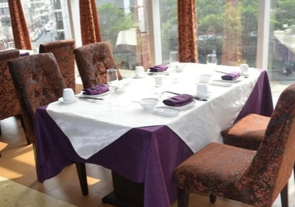 Rayne Holiday Hotel