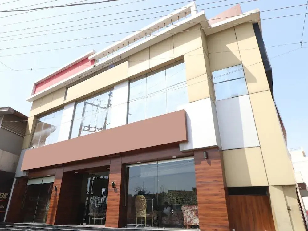 OYO 29950 Hotel Ml Pride