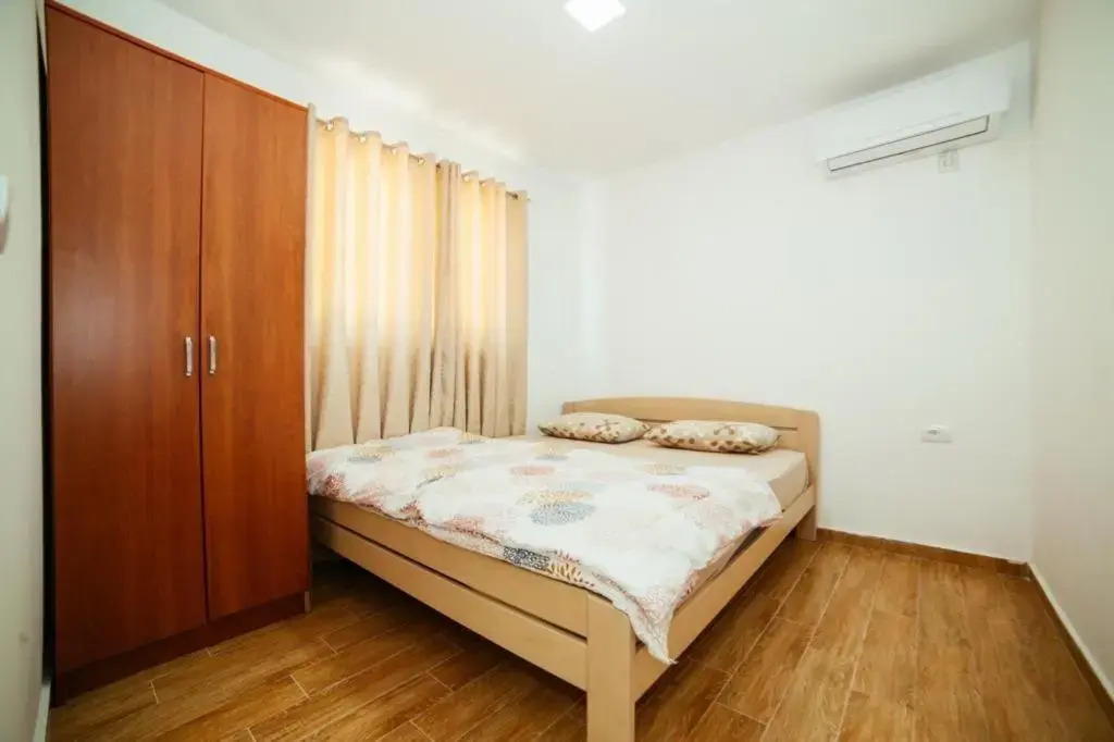 Lake River House Ada Bojana