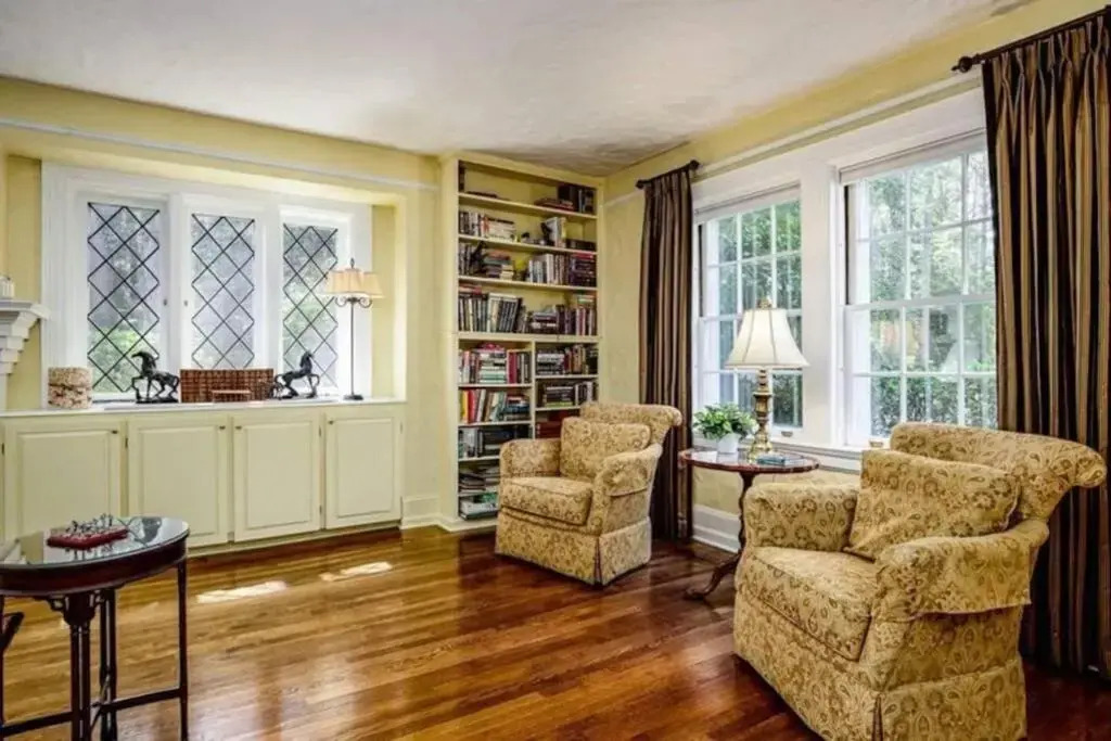 Knollwood House Bed & Breakfast