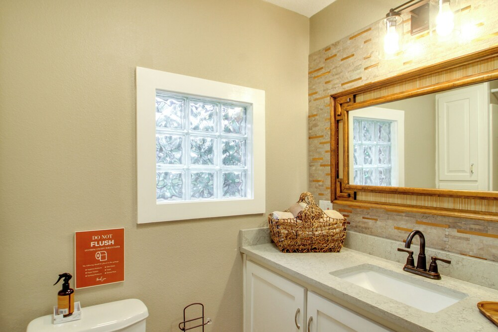 2 Mi to Downtown! Charming Home in Pensacola