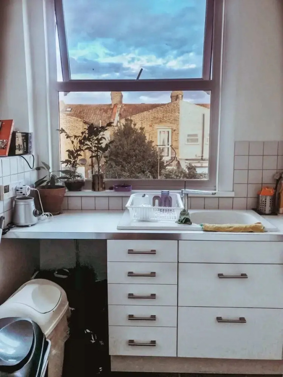 2 Bedroom Flat w Office in Tooting Broadway