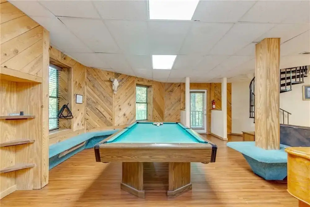 Smoky View Chalet, 2 Bedrooms, Pool Table, Foosball, Pool Access, Sleeps 6