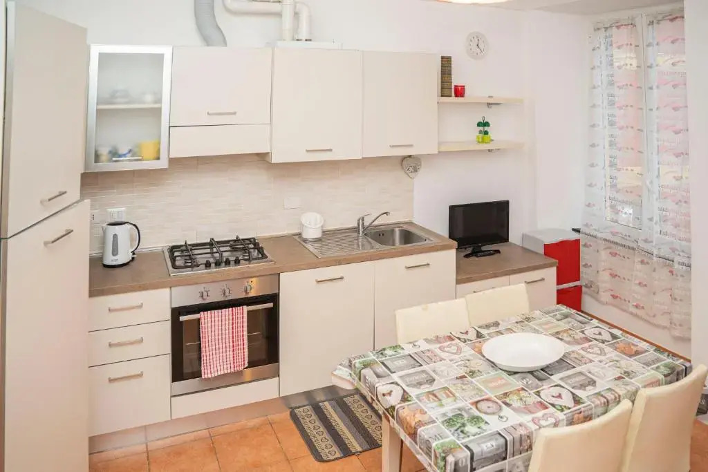 096 - Casa al Borgo Cavi di Lavagna, 150 metri dal mare