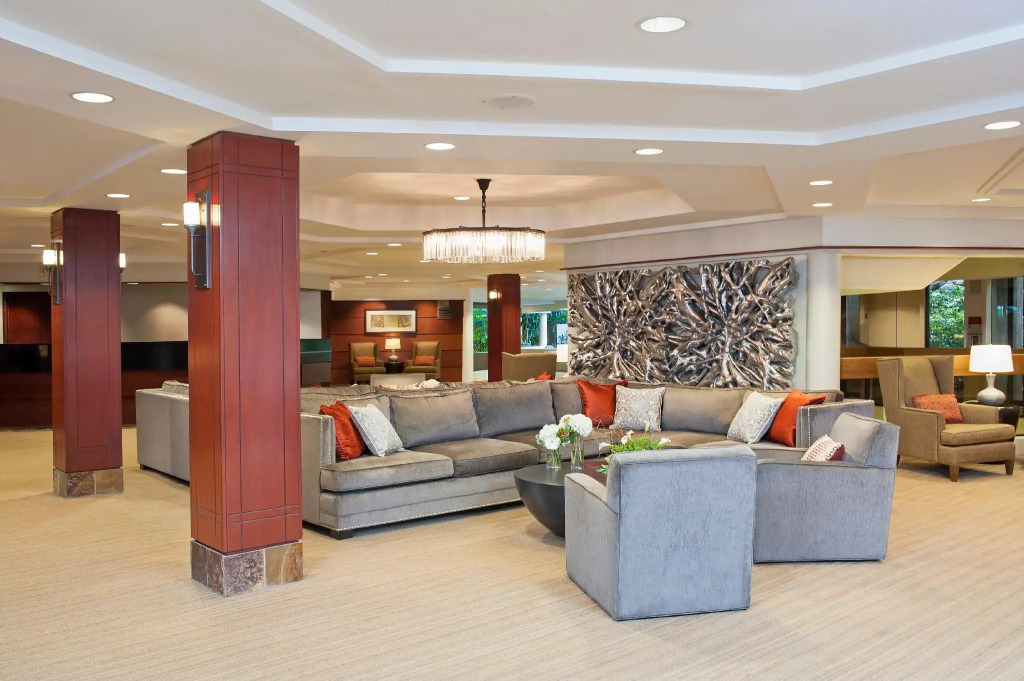 Indian Lakes Hotel