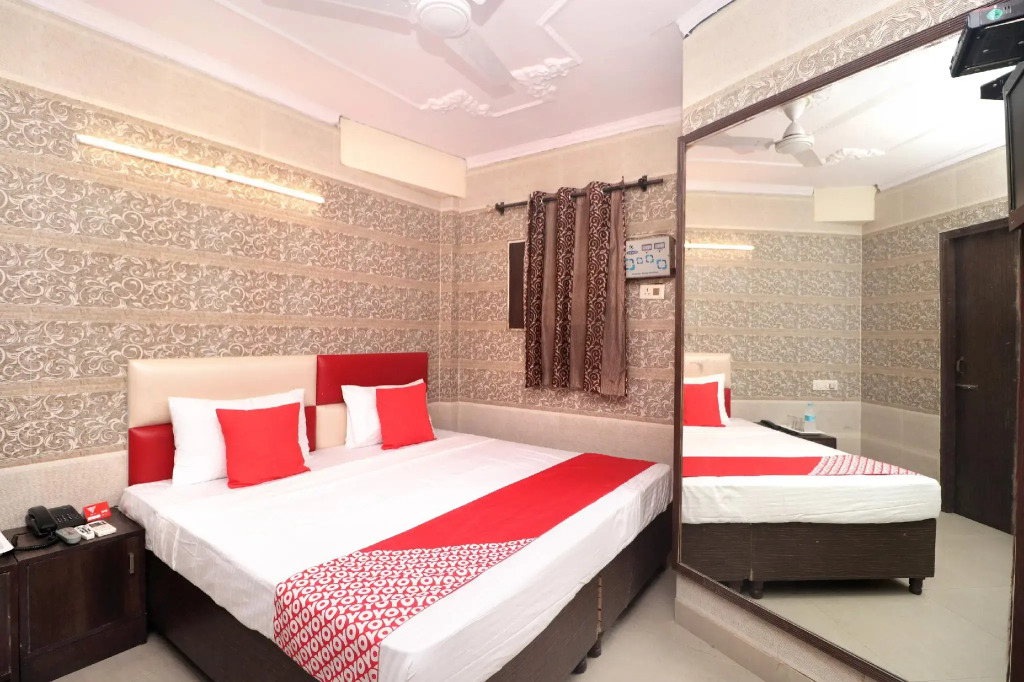 OYO 15546 Hotel KK
