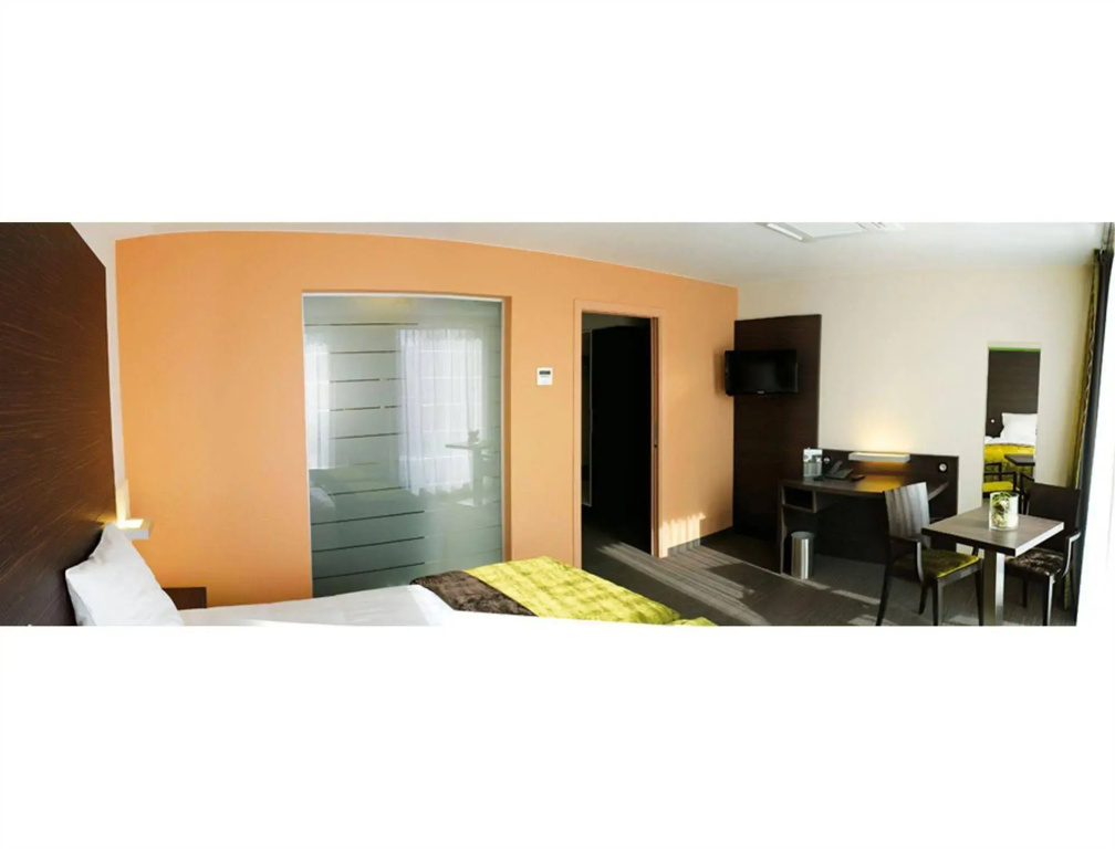 Le Merceny Motel