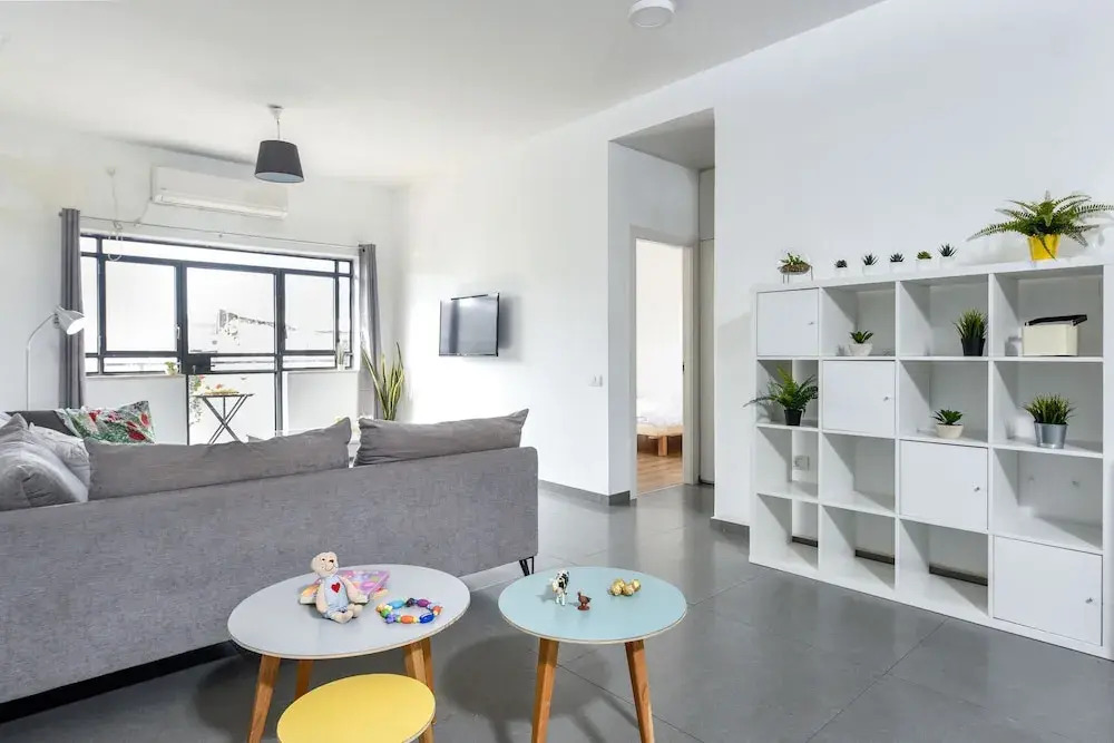 Spacious 4Bd With Balcony And Open View