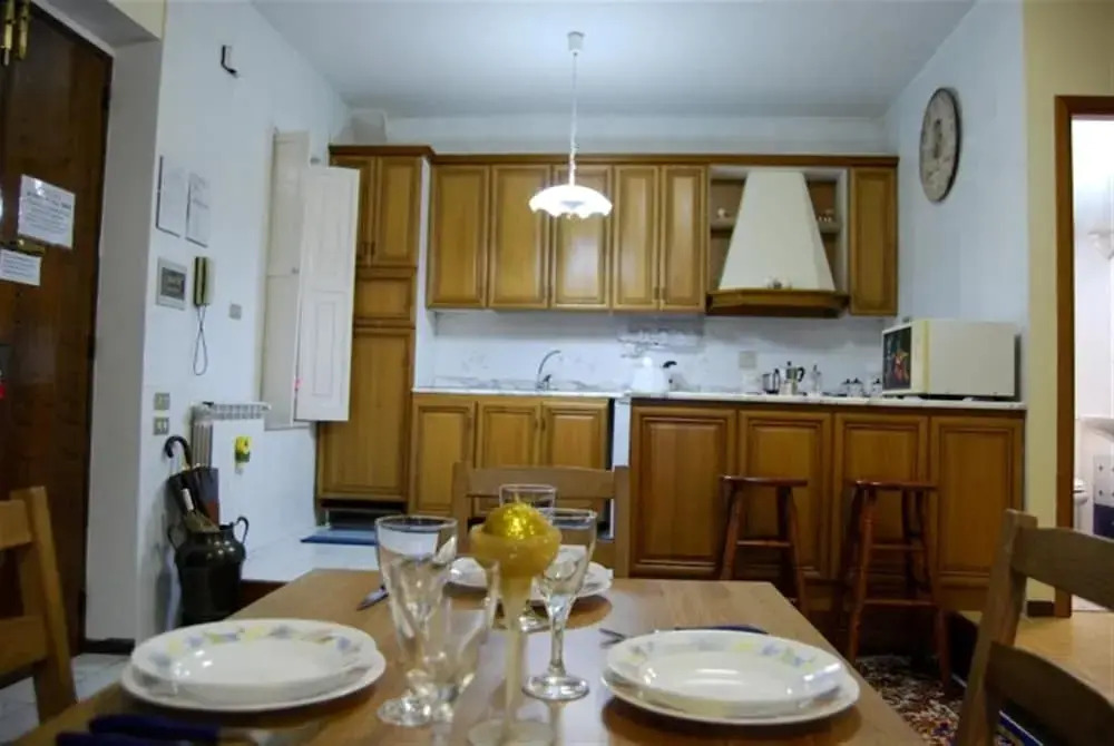 Comfortable Trastevere Apartment, Wifi, Parking